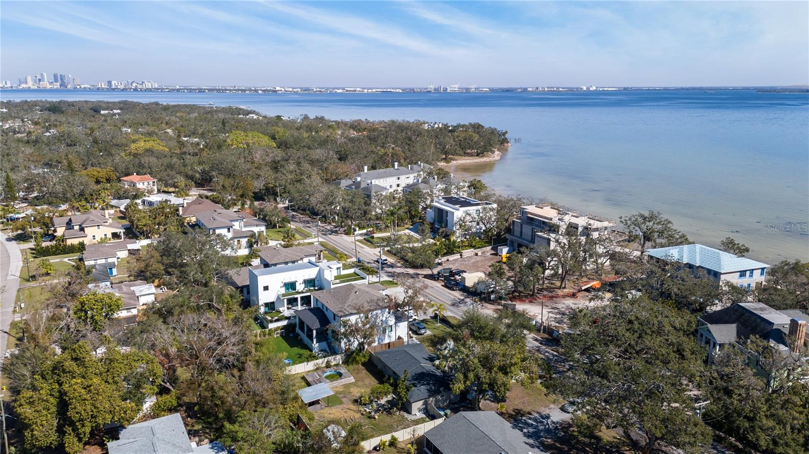 Listing photo id 2 for 6223 Bayshore Boulevard