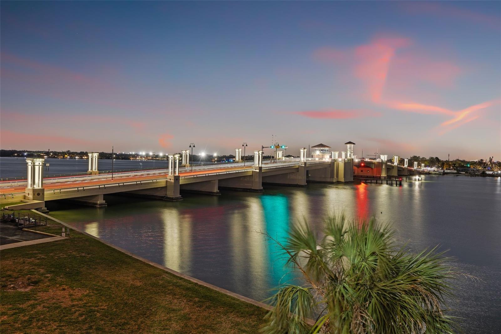 Listing photo id 31 for 500 Treasure Island Causeway 308