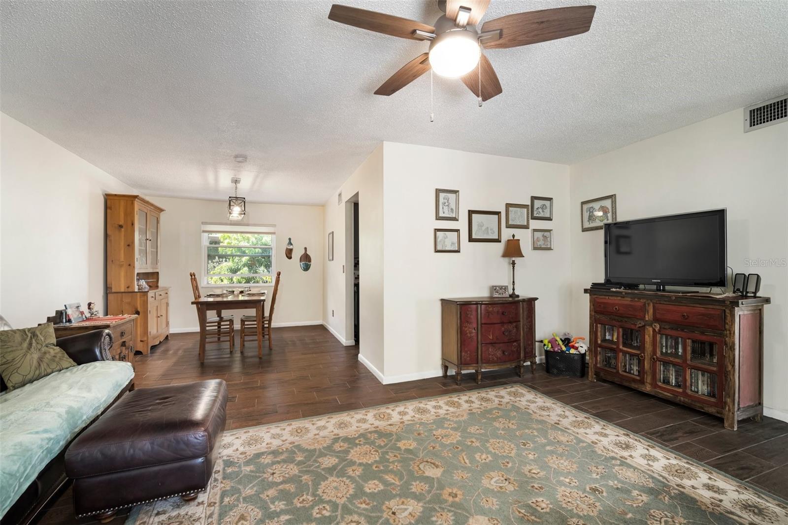 Listing photo id 28 for 1904 Pepperwood Place