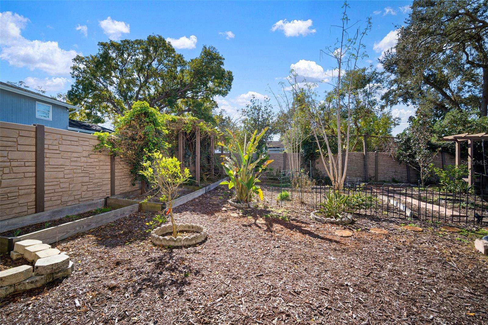 Listing photo id 65 for 1904 Pepperwood Place