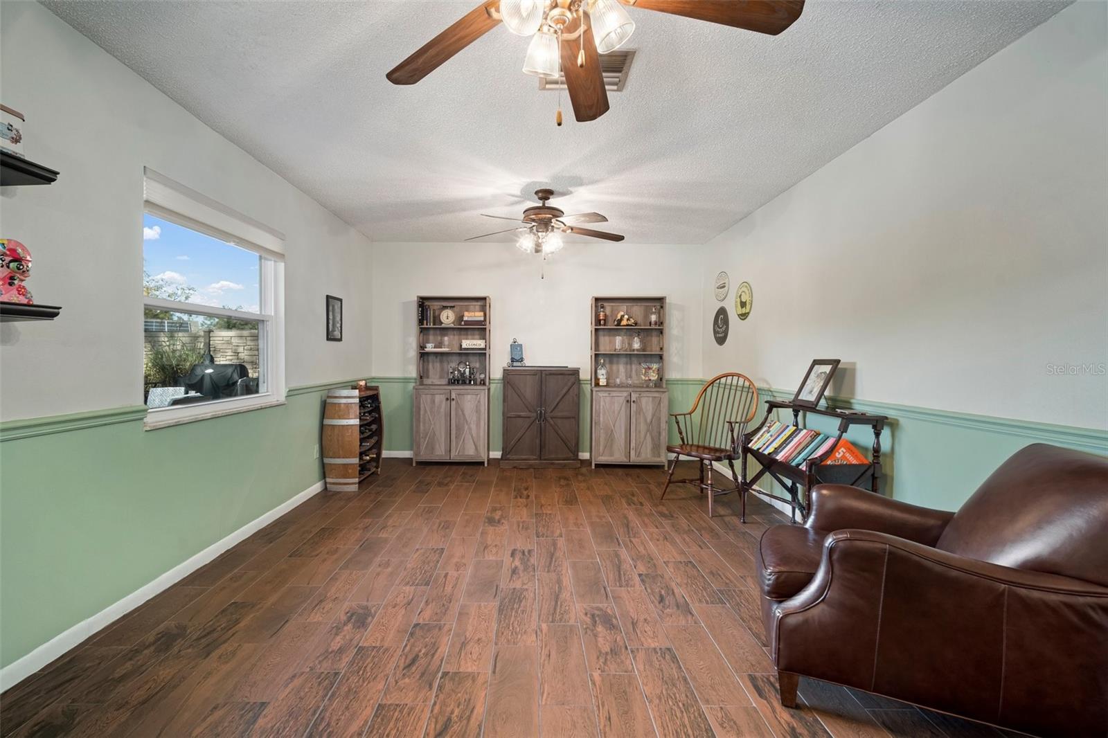 Listing photo id 7 for 1904 Pepperwood Place