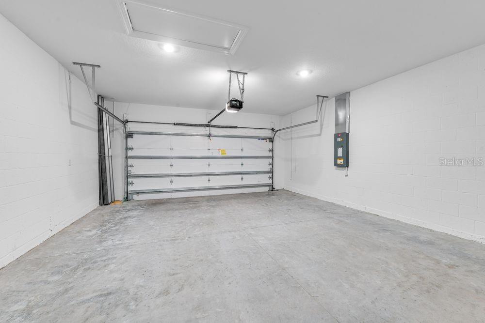 Image 19 of 53 For 8092 Moonbeam Avenue