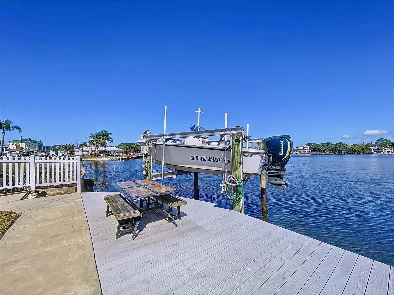 Listing photo id 15 for 4941 Waterside Drive