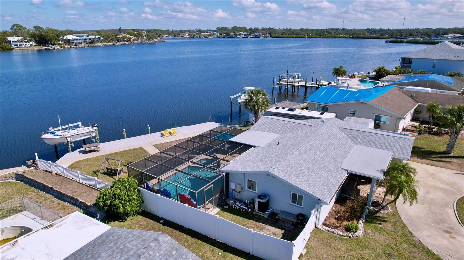 Listing photo id 21 for 4941 Waterside Drive