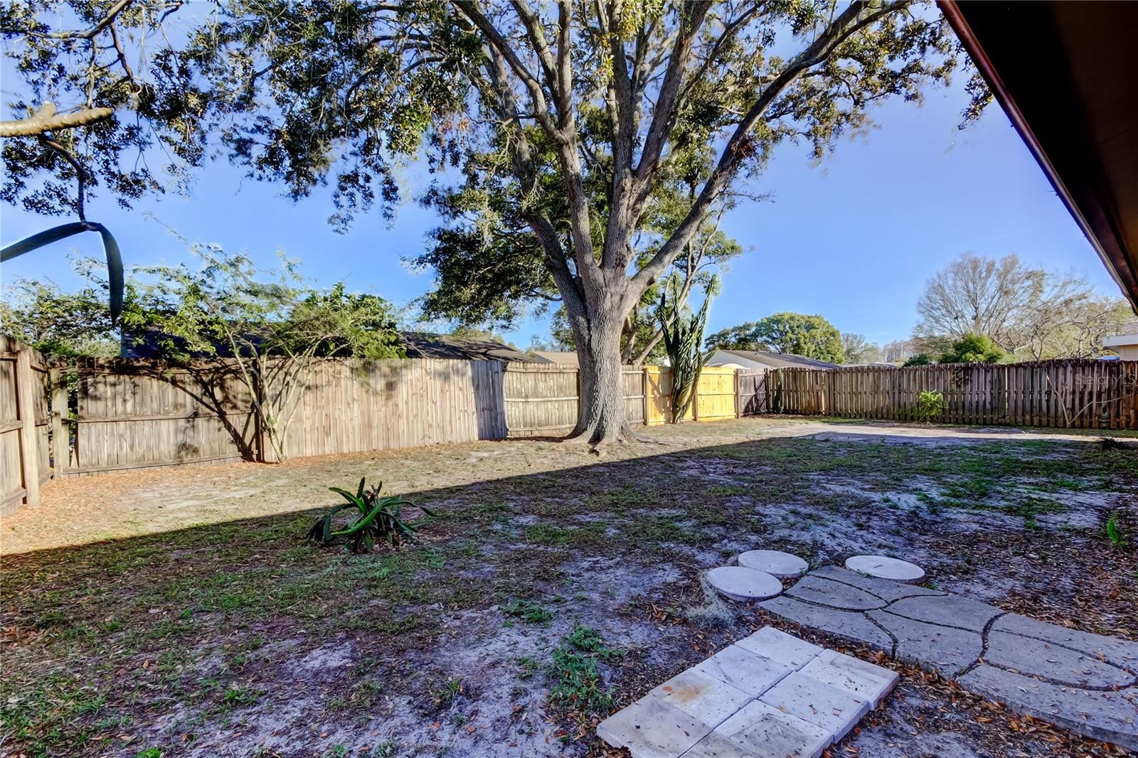 Listing photo id 30 for 4142 Sawgrass Boulevard