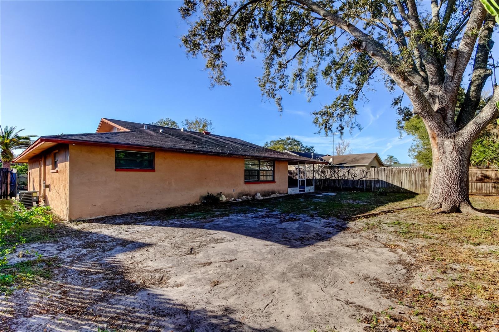 Listing photo id 32 for 4142 Sawgrass Boulevard