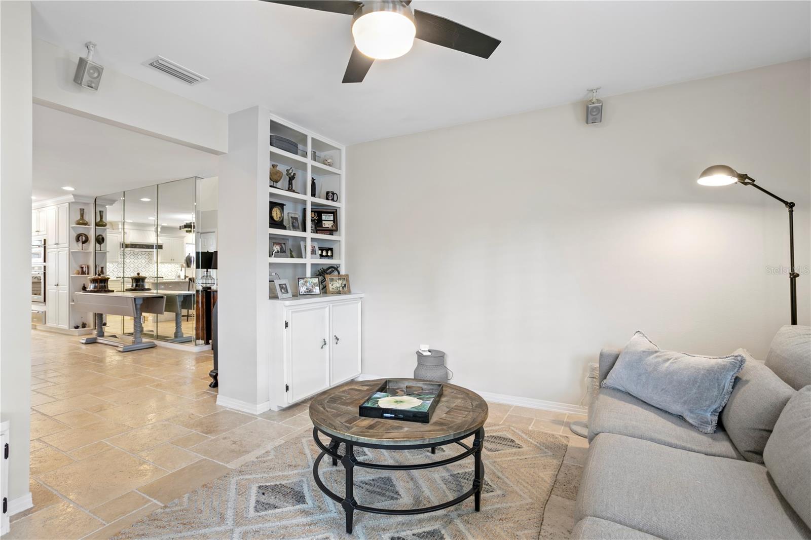 Listing photo id 20 for 4810 San Miguel Street