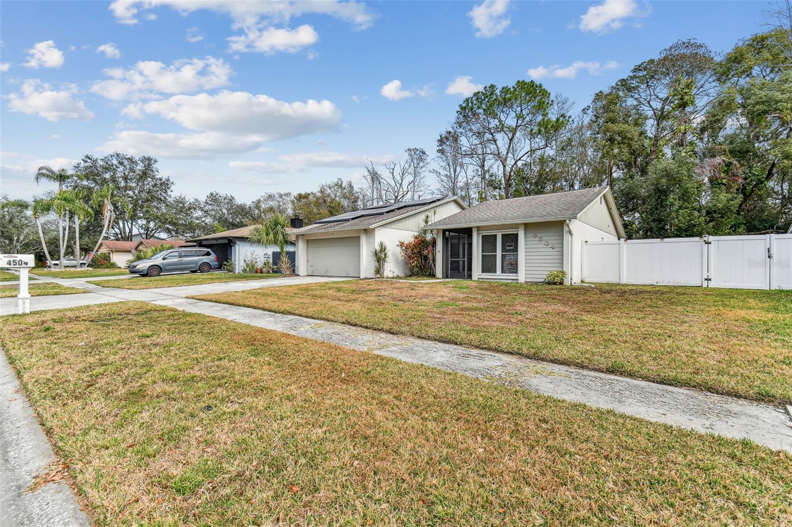 Listing photo id 2 for 4504 Grainary Avenue