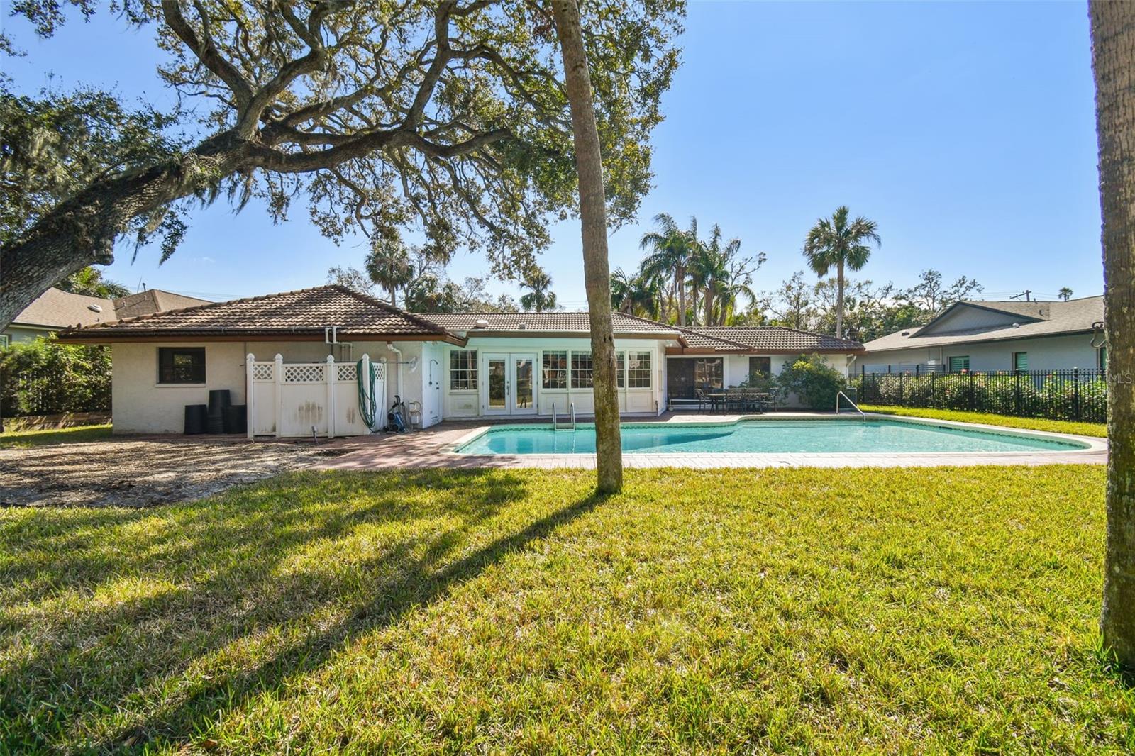 Listing photo id 9 for 4609 San Miguel Street