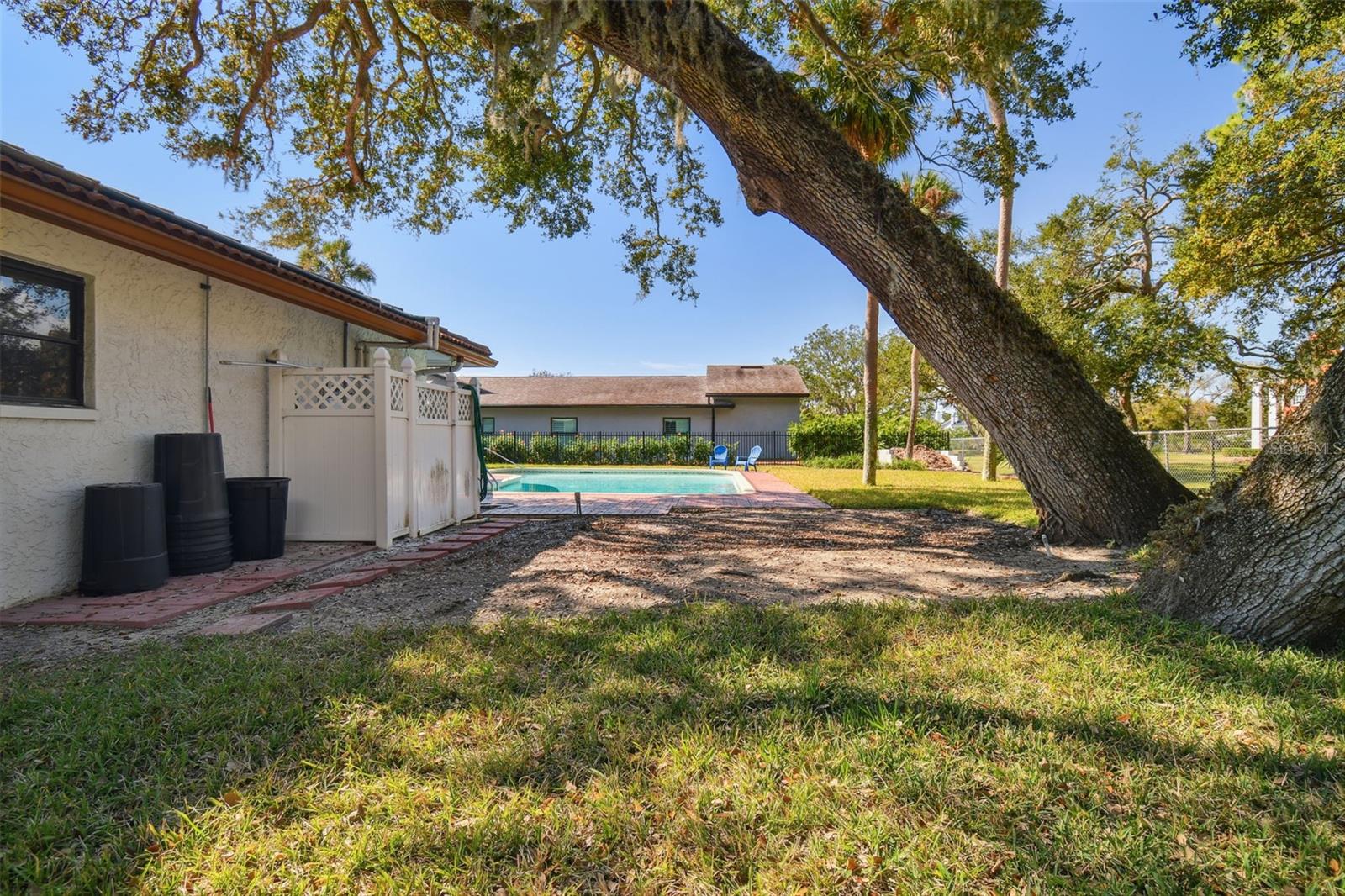 Listing photo id 17 for 4609 San Miguel Street