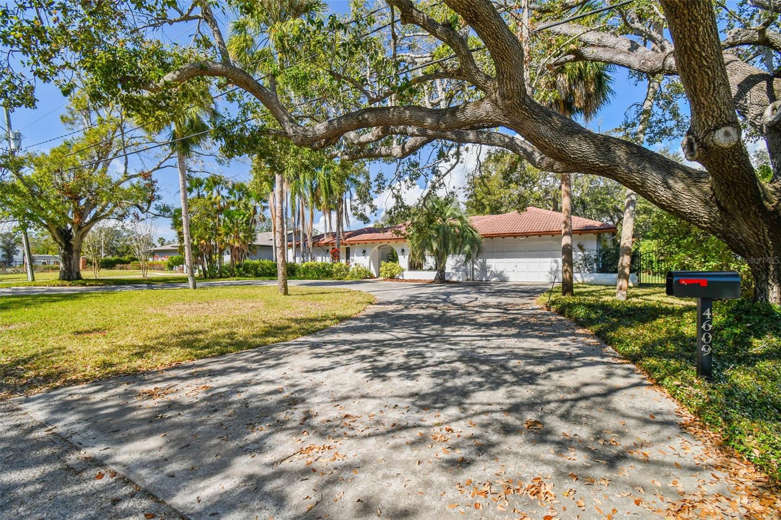 Listing photo id 23 for 4609 San Miguel Street