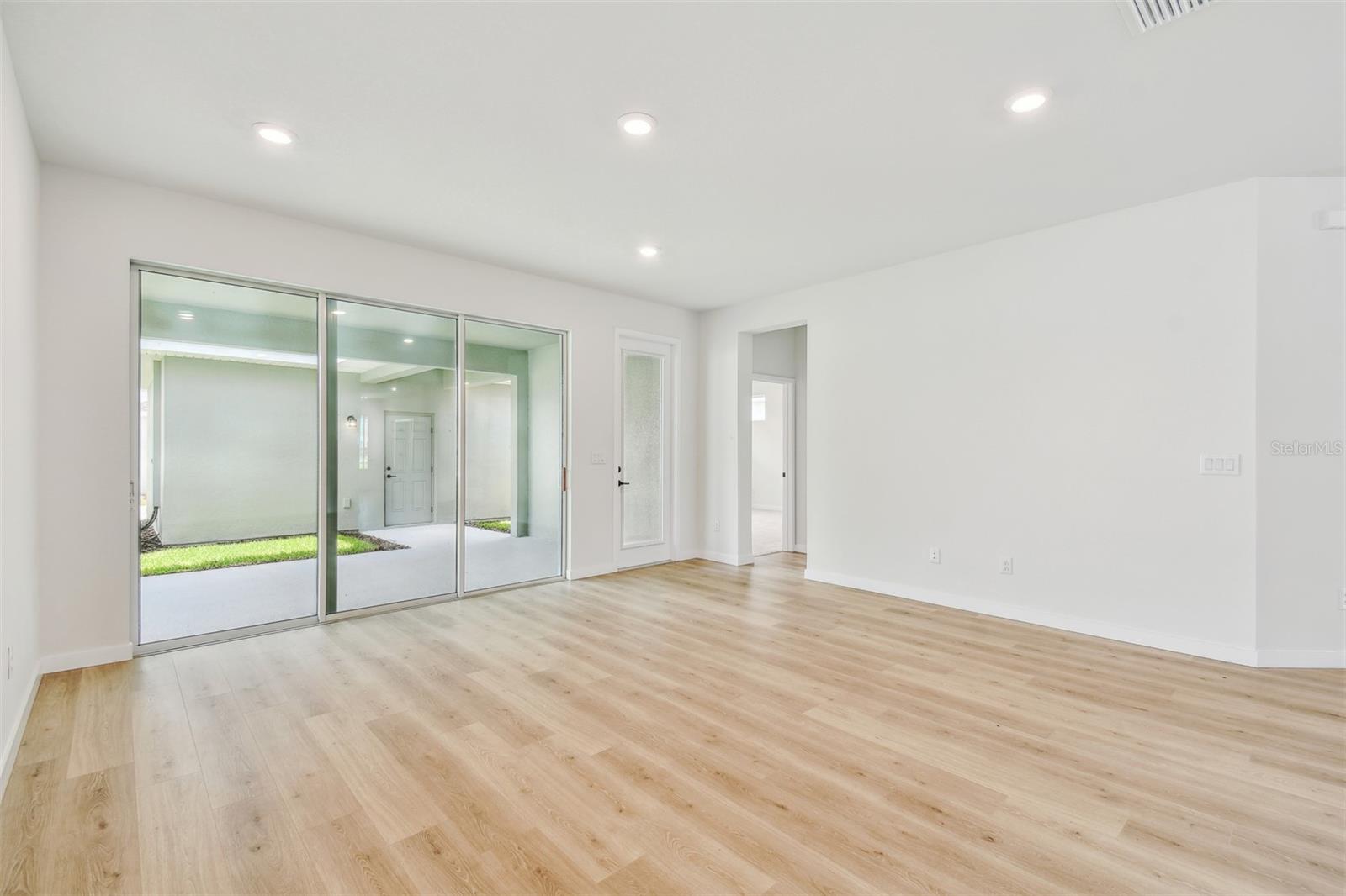 Image 18 of 41 For 28784 Rambutan Drive