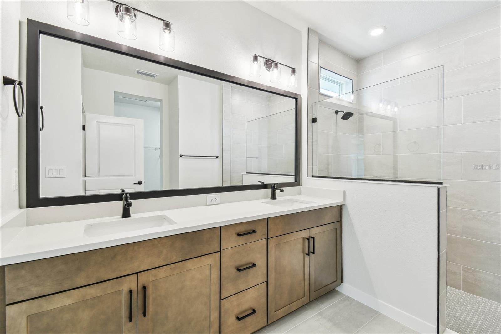 Image 26 of 41 For 28784 Rambutan Drive