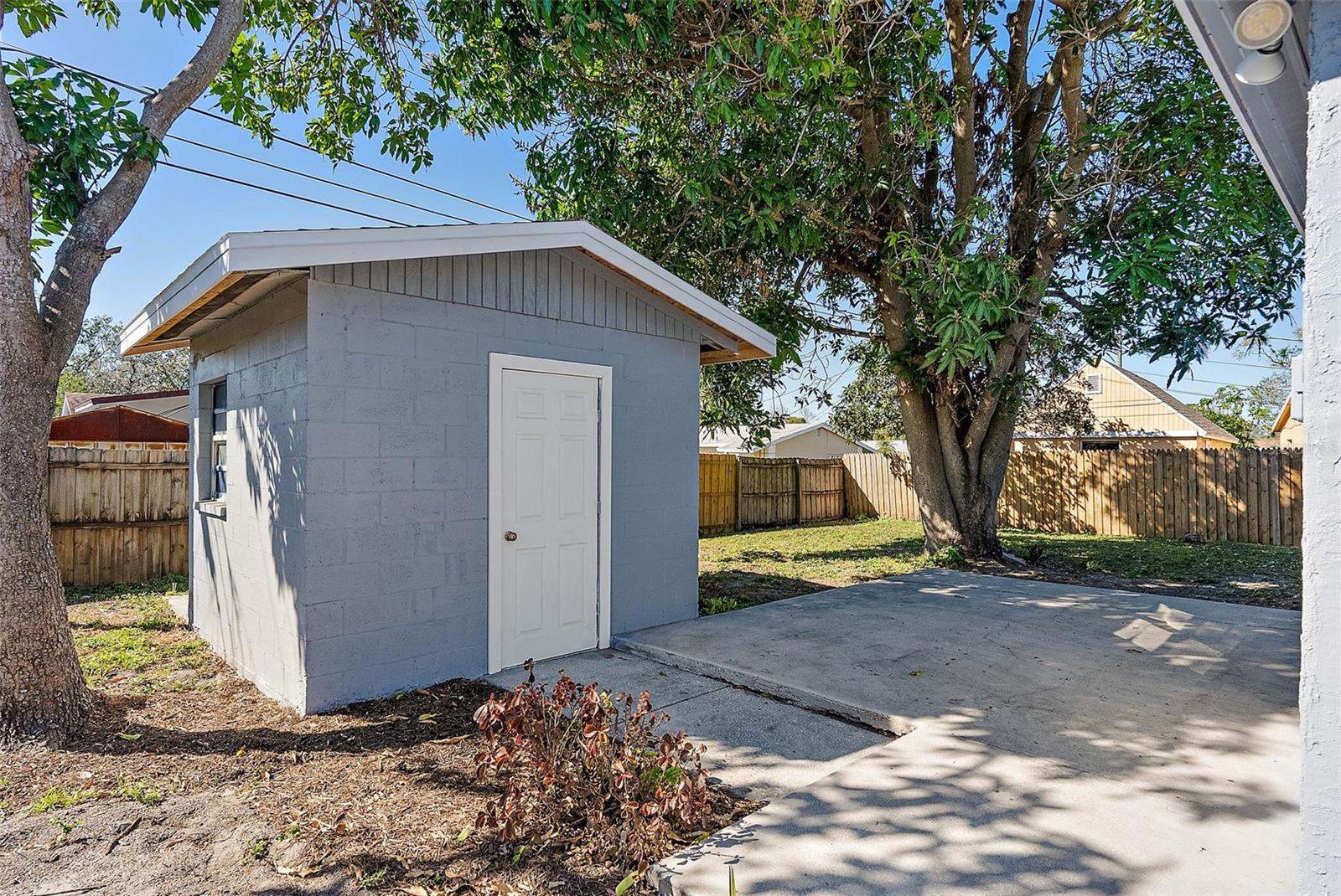 Listing photo id 25 for 13684 120th Street