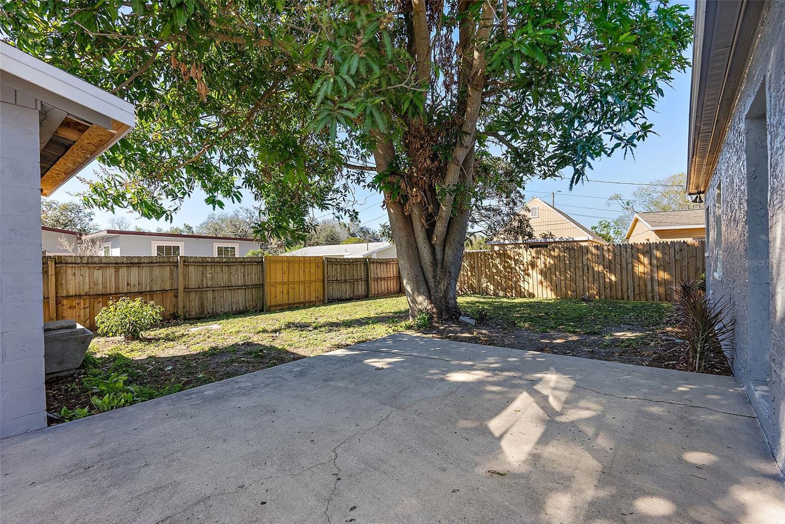 Listing photo id 27 for 13684 120th Street