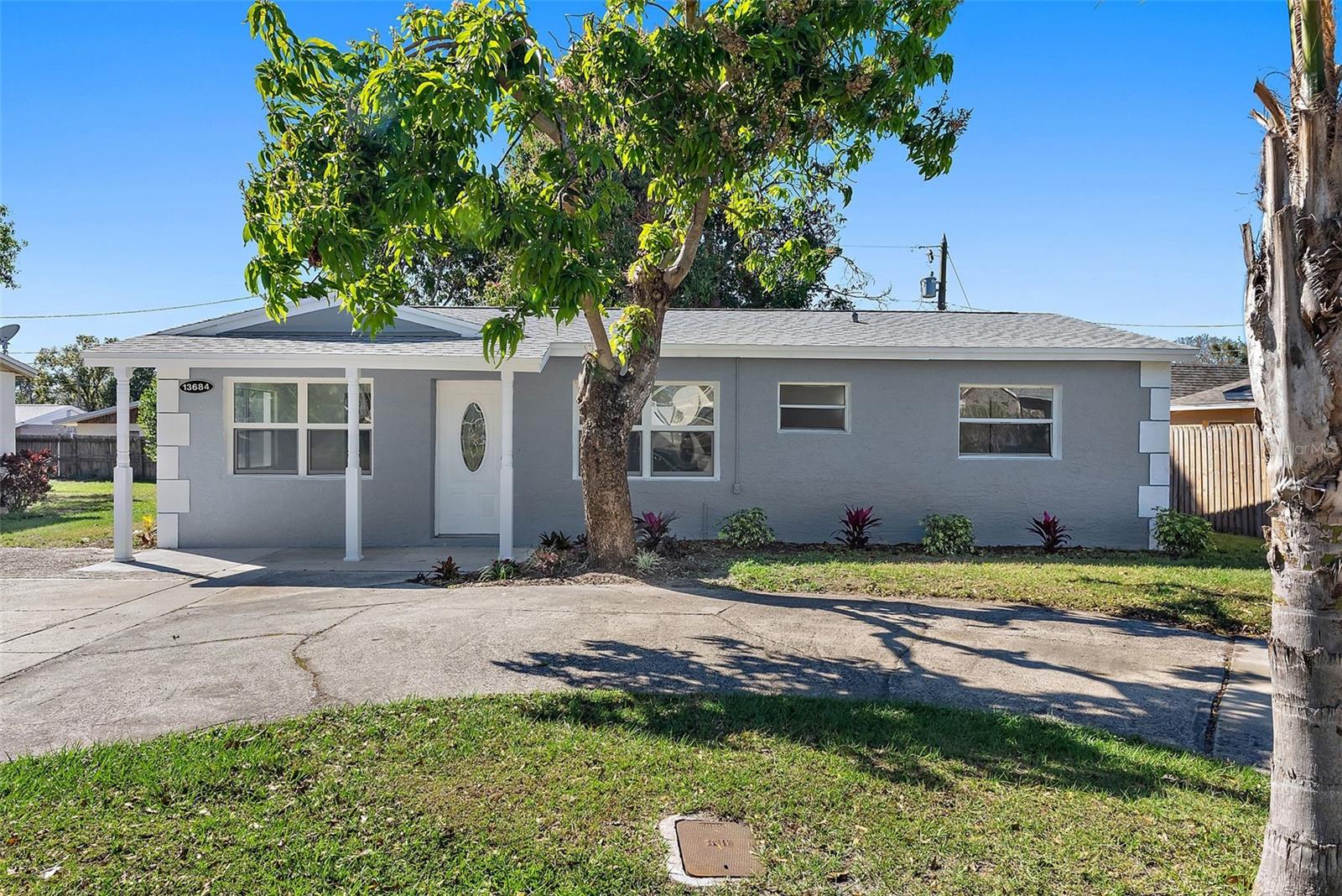 Listing photo id 2 for 13684 120th Street