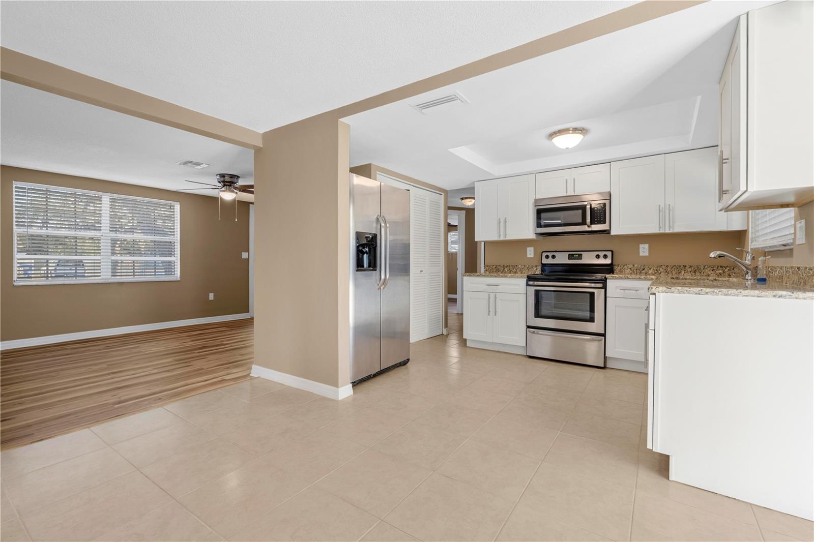 Listing photo id 3 for 7507 Betula Drive