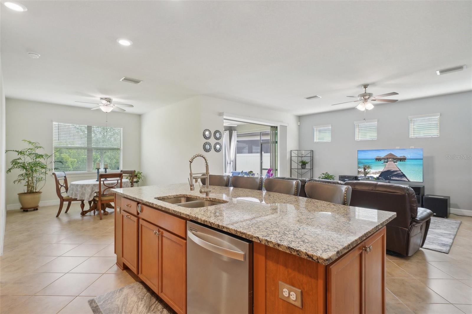 Listing photo id 14 for 7580 Pool Compass Loop