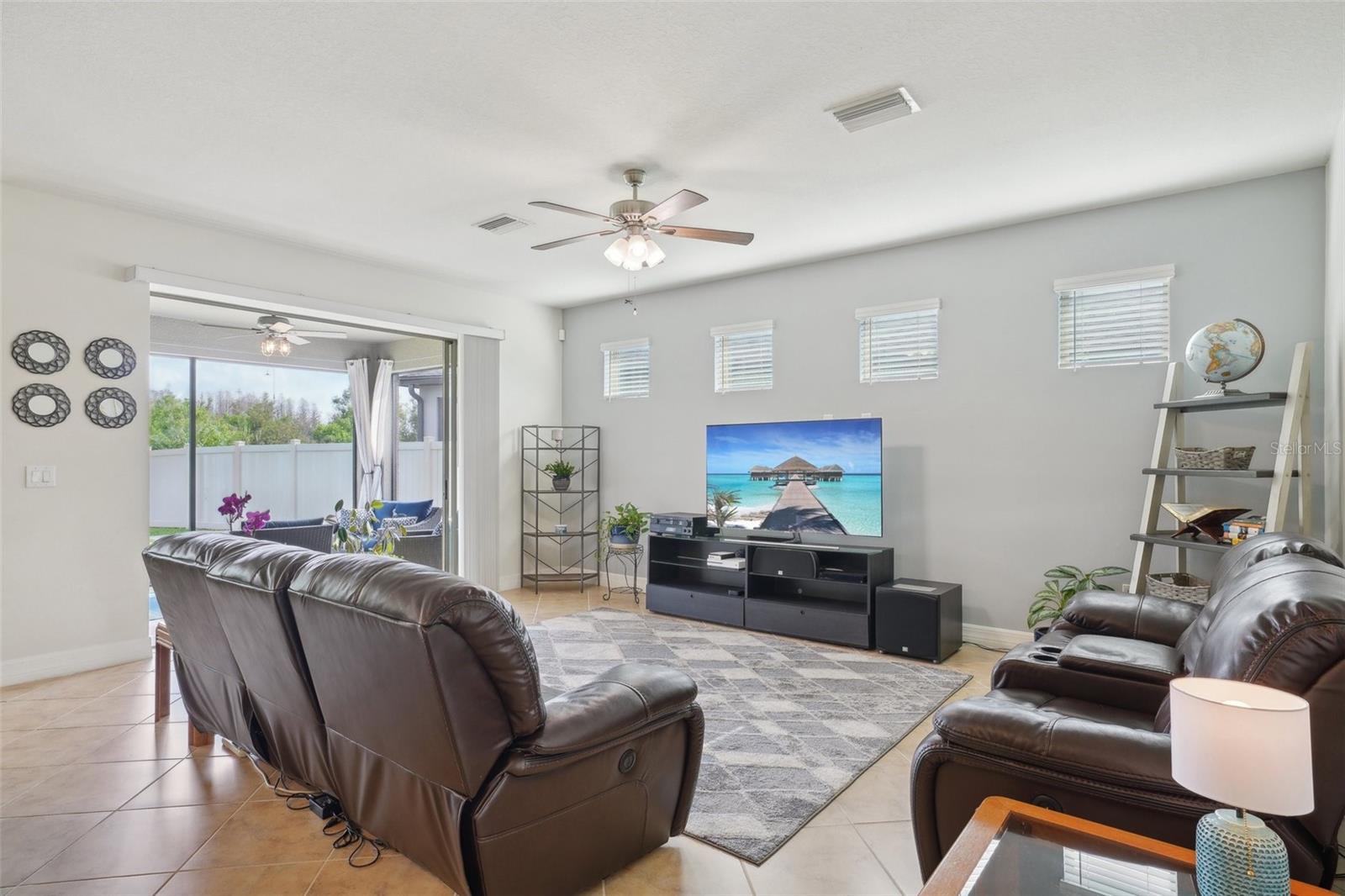 Listing photo id 20 for 7580 Pool Compass Loop