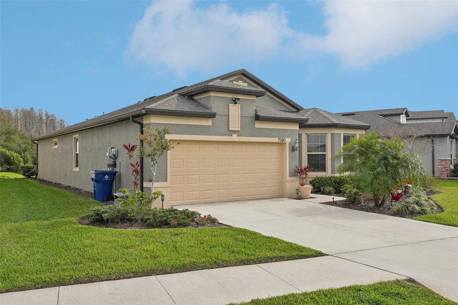 Listing photo id 1 for 7580 Pool Compass Loop