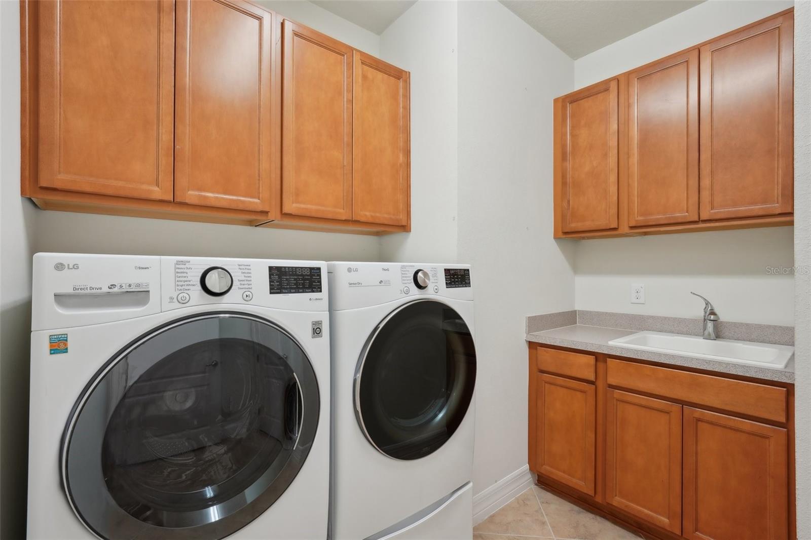 Listing photo id 33 for 7580 Pool Compass Loop