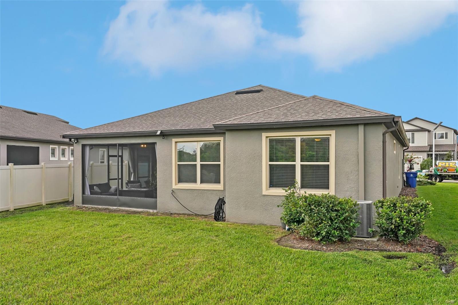 Listing photo id 50 for 7580 Pool Compass Loop