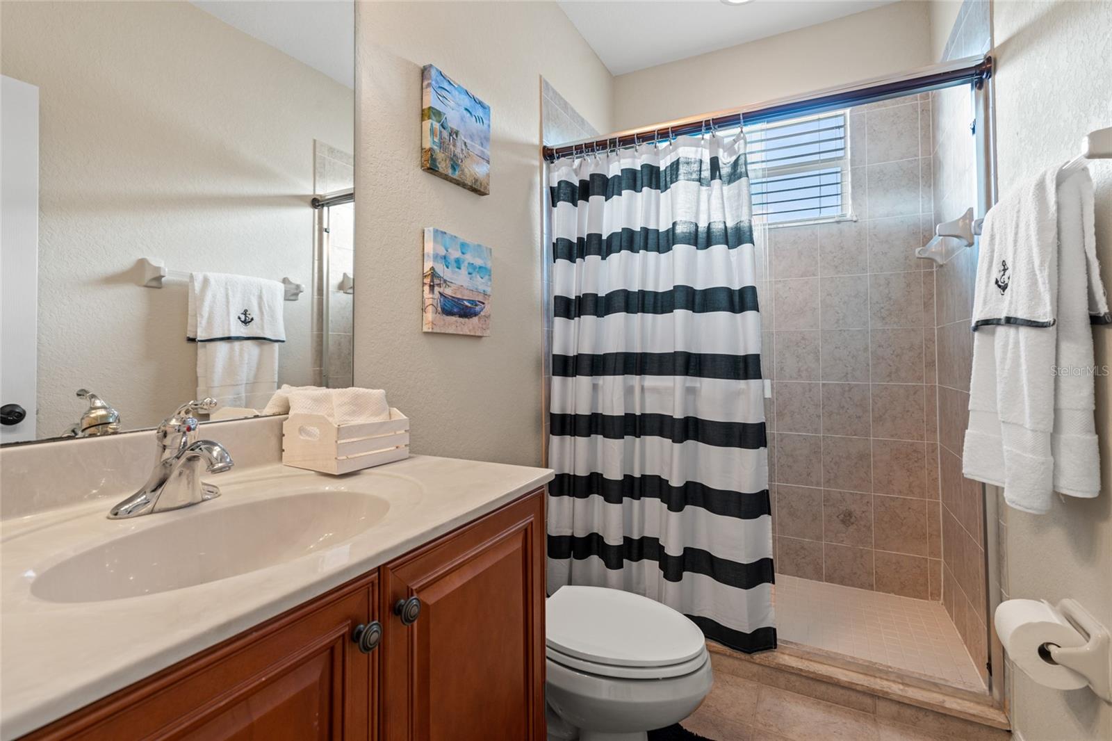 Listing photo id 28 for 21537 Draycott Way