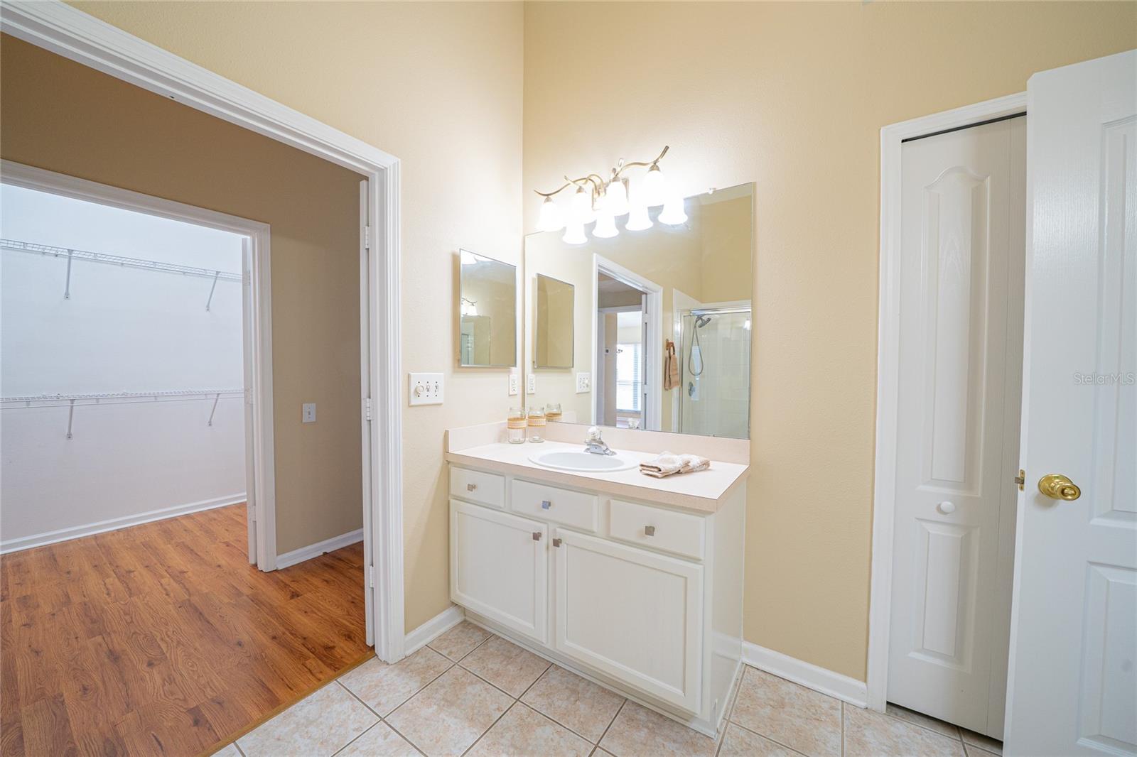 Listing photo id 28 for 5913 Lawrin Court