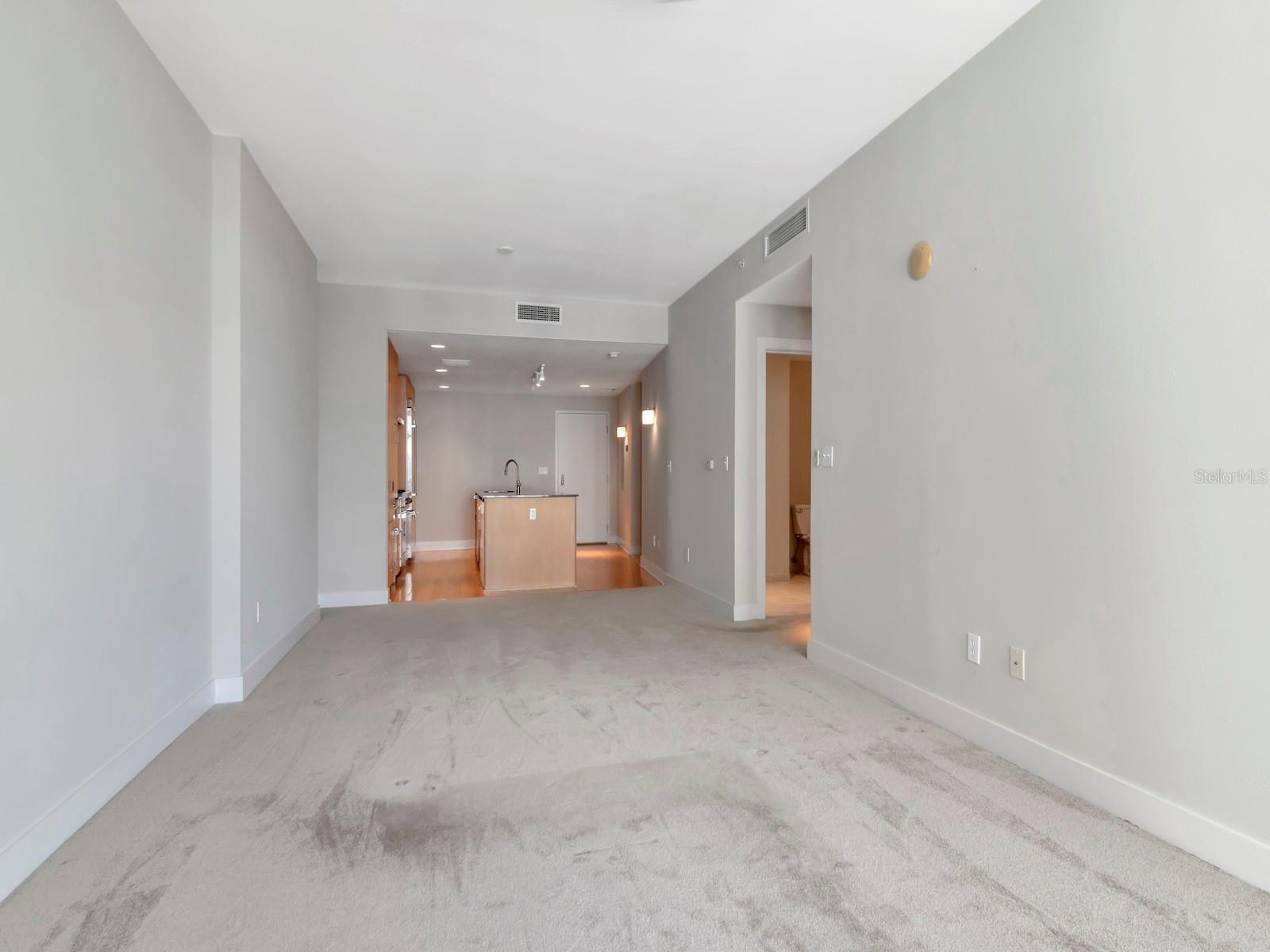 Listing photo id 11 for 1120 Kennedy Boulevard 1523