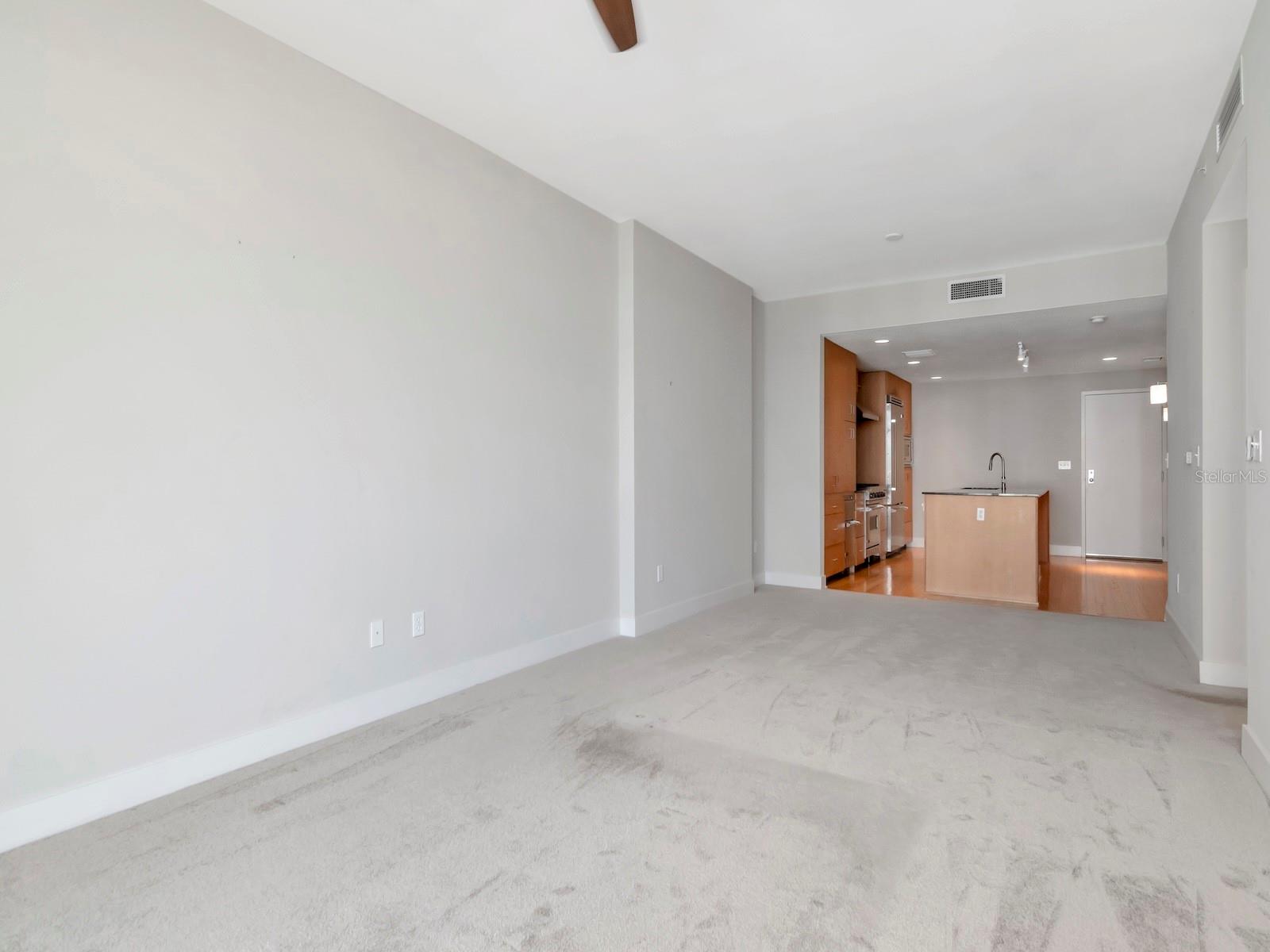 Listing photo id 12 for 1120 Kennedy Boulevard 1523