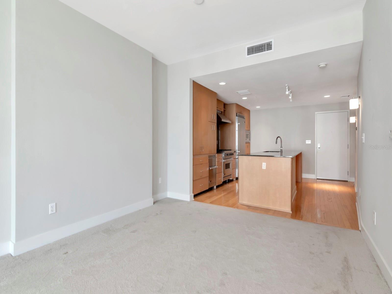 Listing photo id 13 for 1120 Kennedy Boulevard 1523