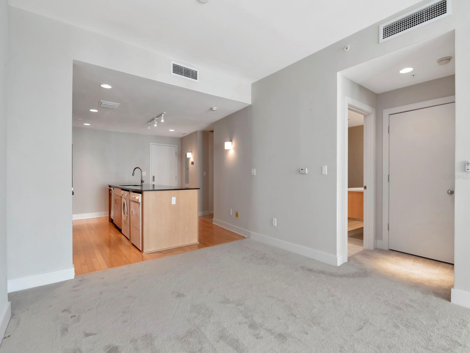 Listing photo id 14 for 1120 Kennedy Boulevard 1523