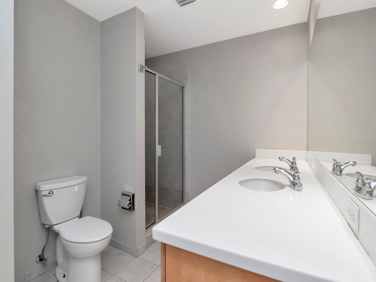 Listing photo id 22 for 1120 Kennedy Boulevard 1523