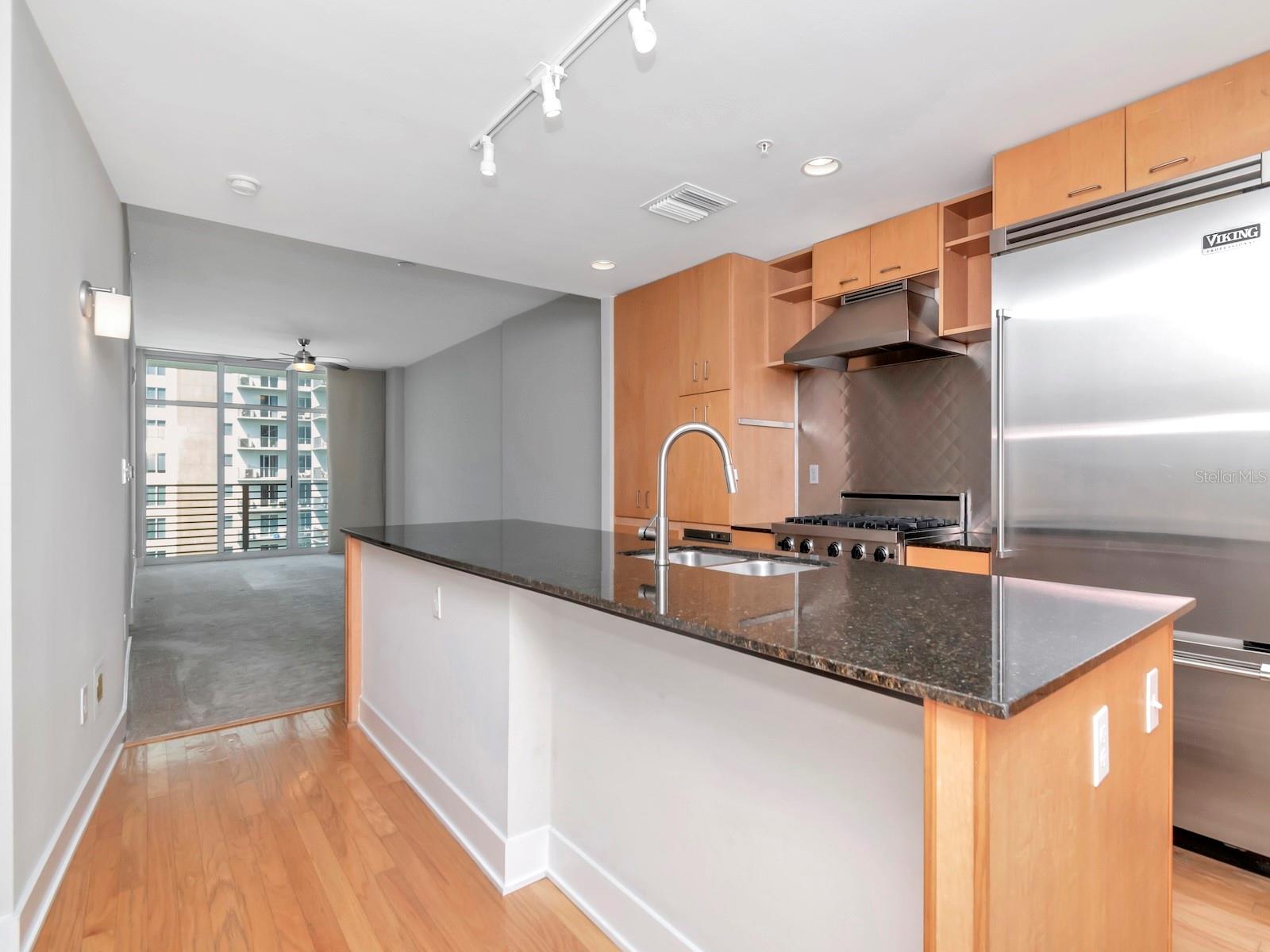 Listing photo id 1 for 1120 Kennedy Boulevard 1523