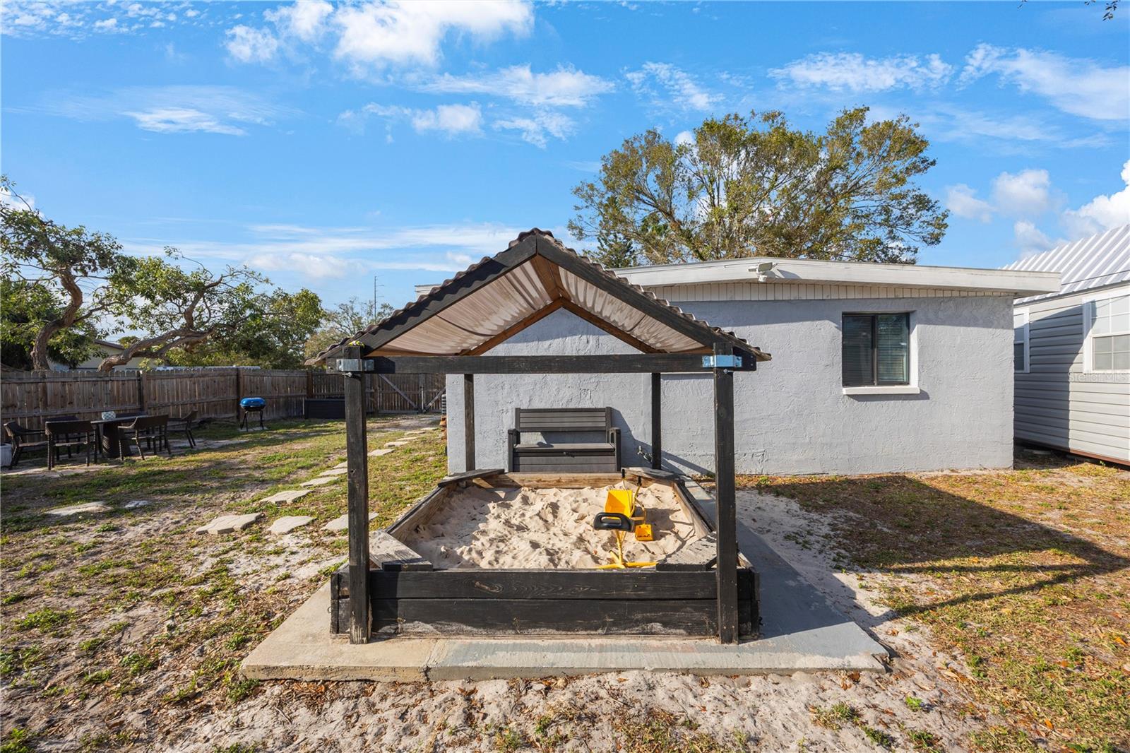 Listing photo id 25 for 9169 Robin Road