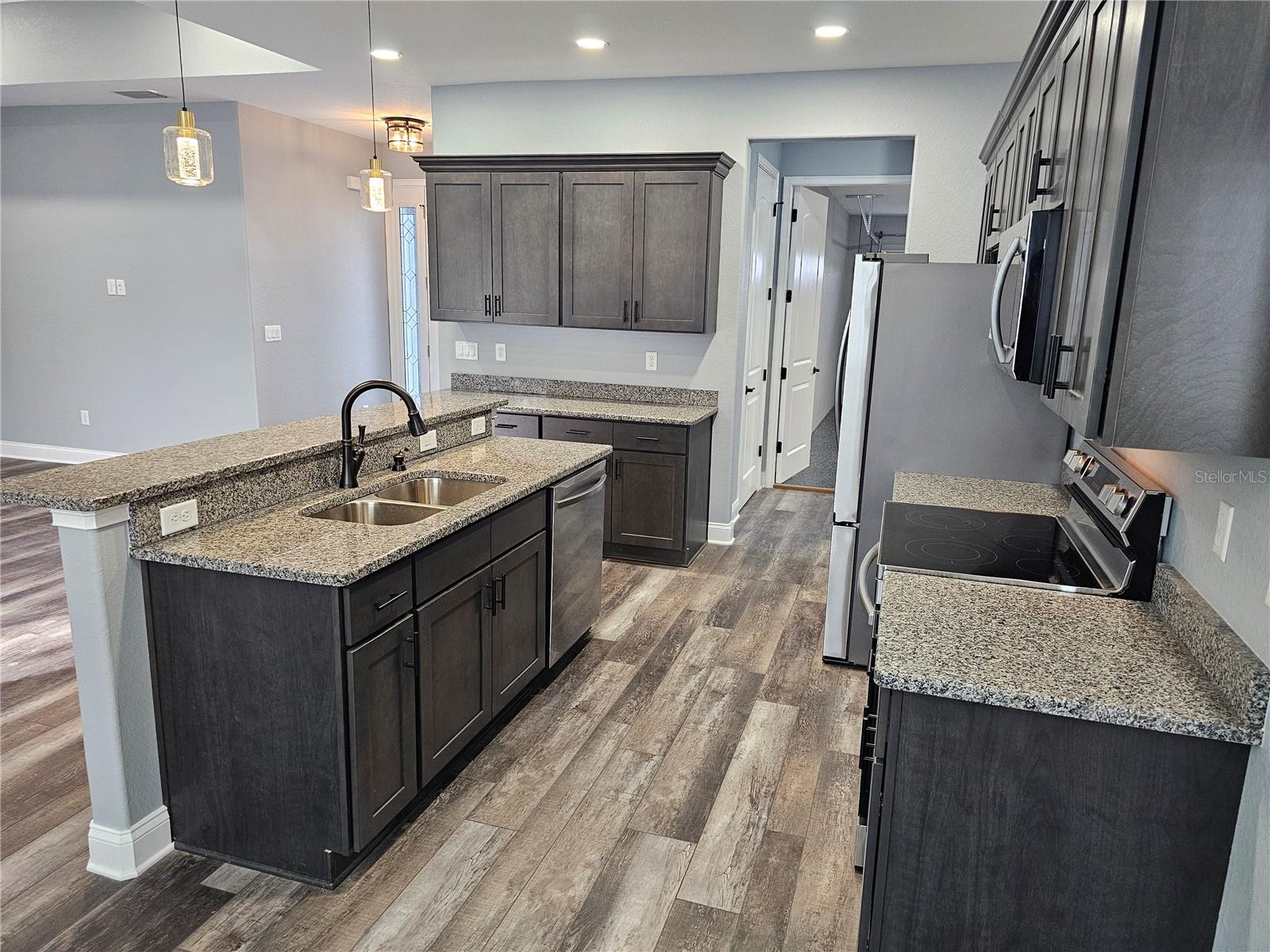Image 3 of 11 For 1264 Buckeye Road Ne