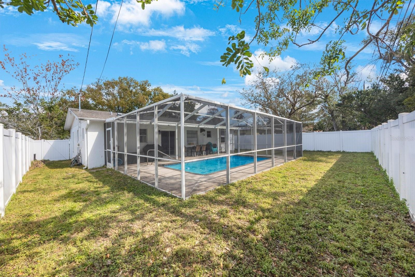 Listing photo id 22 for 1937 Palm Drive