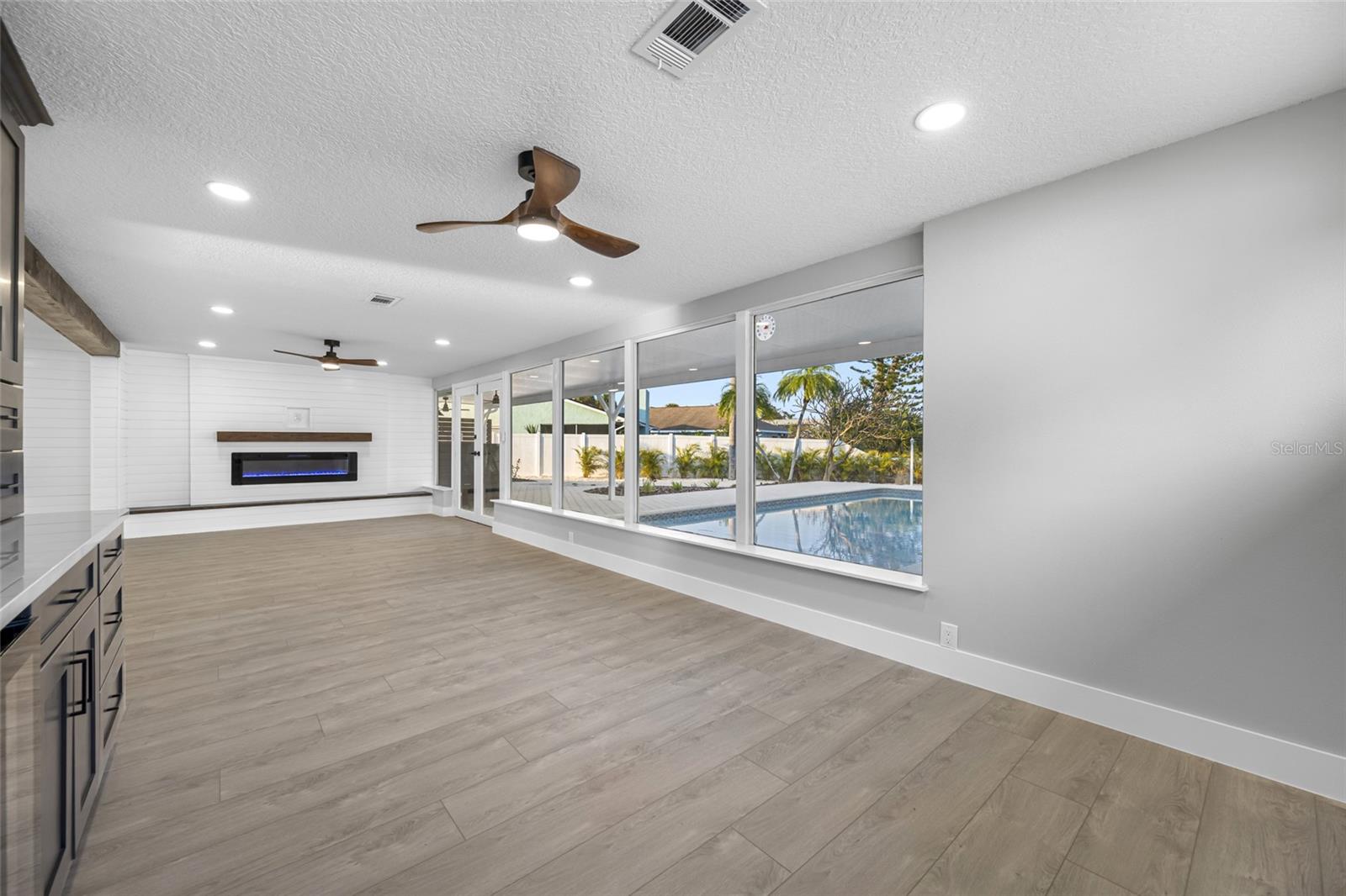 Listing photo id 29 for 1029 Bal Harbour Drive