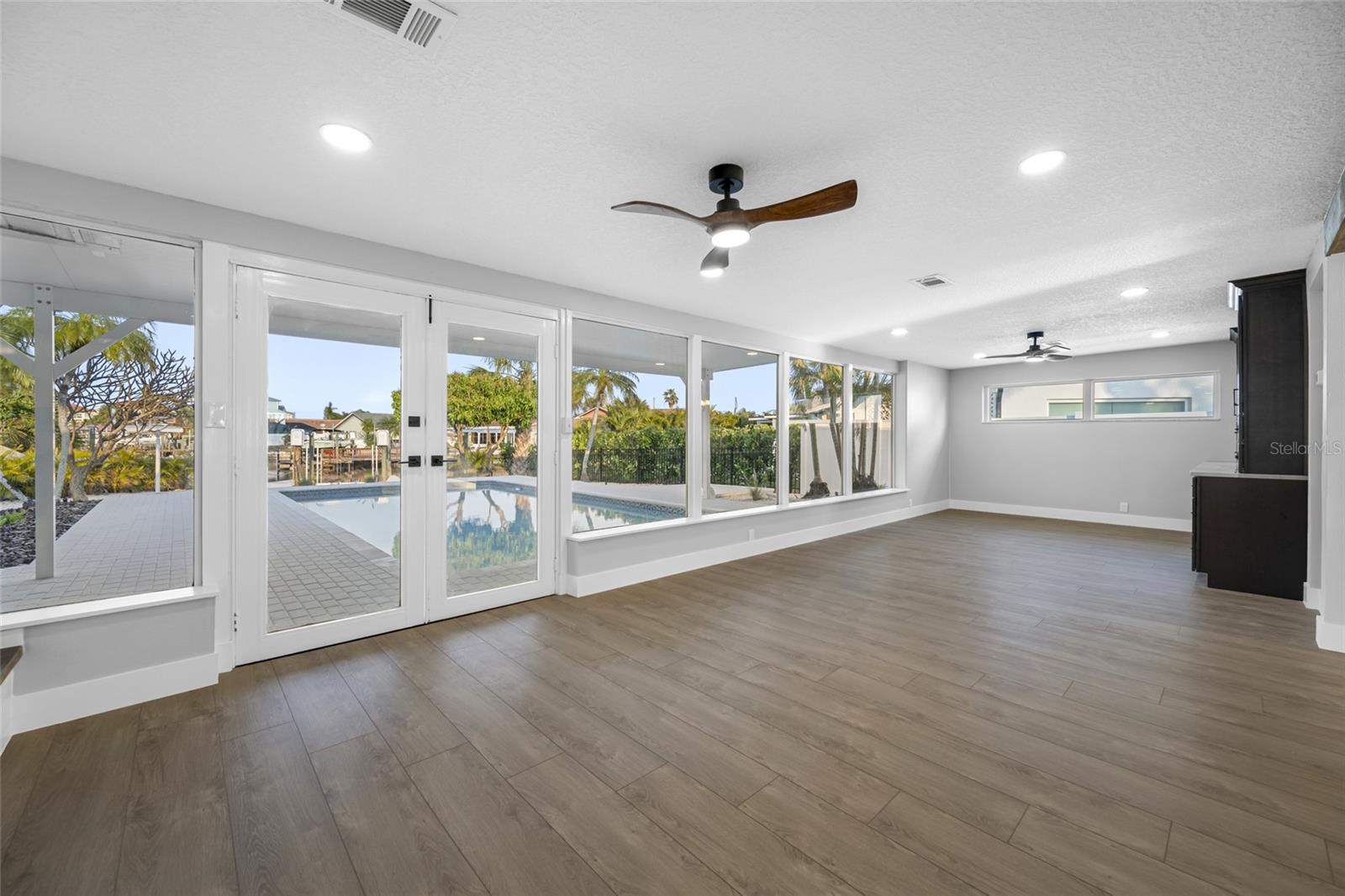 Listing photo id 31 for 1029 Bal Harbour Drive