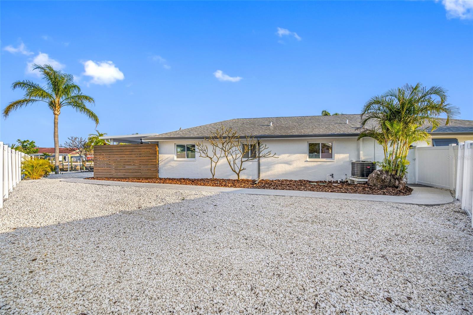 Listing photo id 73 for 1029 Bal Harbour Drive