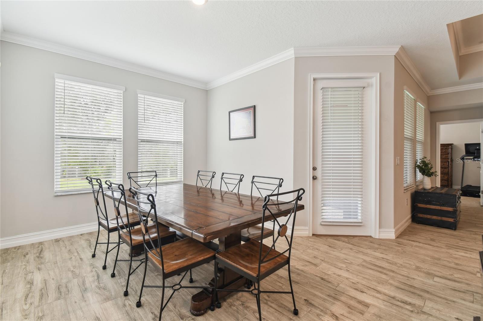 Listing photo id 8 for 9645 Little Bluestem Drive
