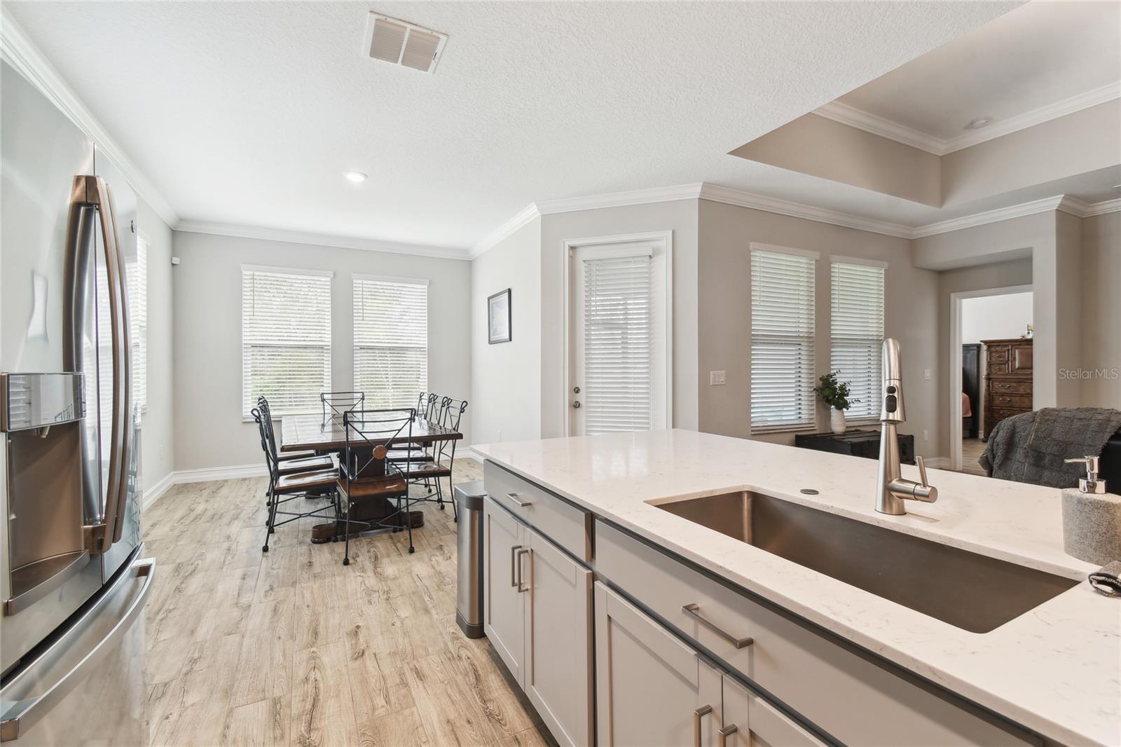 Listing photo id 10 for 9645 Little Bluestem Drive