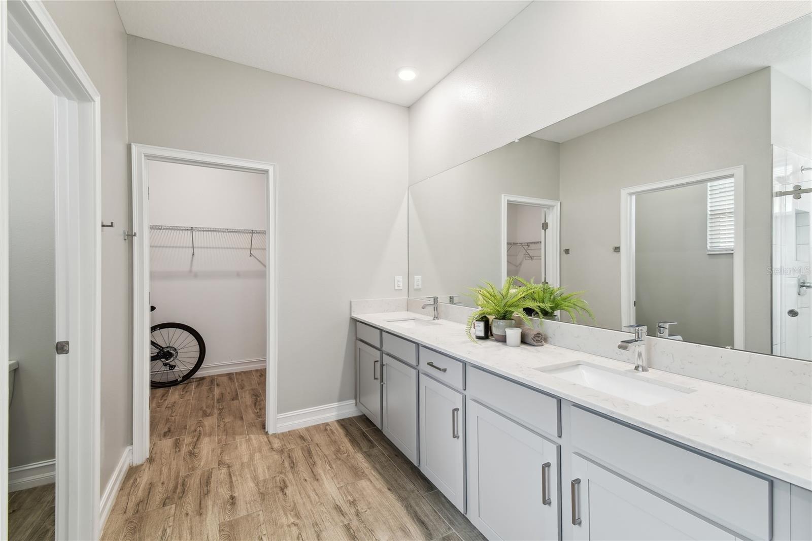 Listing photo id 21 for 9645 Little Bluestem Drive