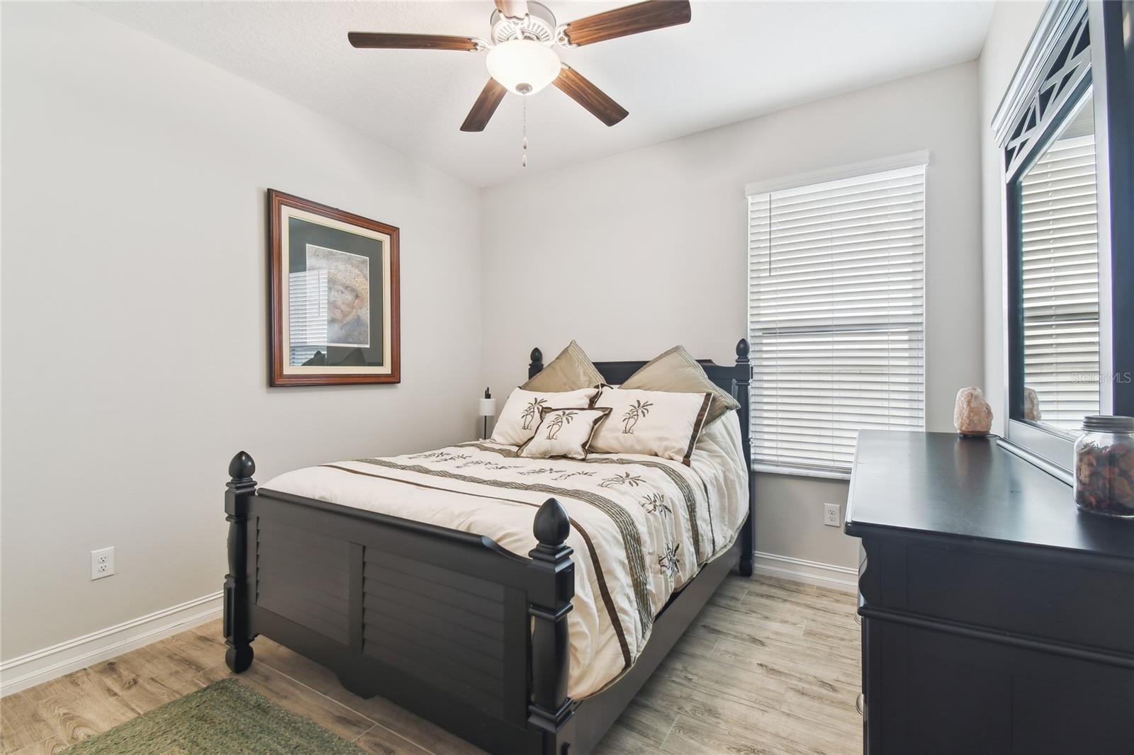 Listing photo id 33 for 9645 Little Bluestem Drive