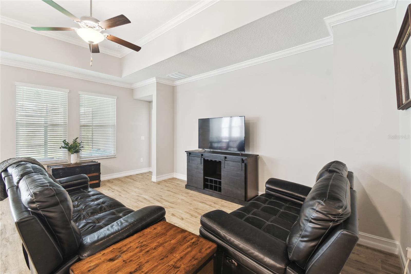 Listing photo id 2 for 9645 Little Bluestem Drive