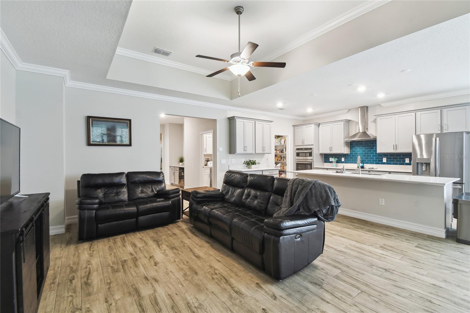 Listing photo id 3 for 9645 Little Bluestem Drive