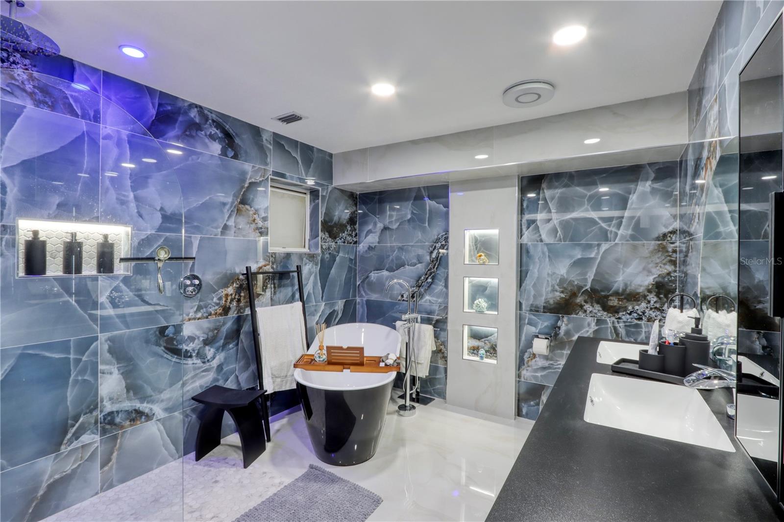 Image 60 of 71 For 2500 Rio Lisbo Court