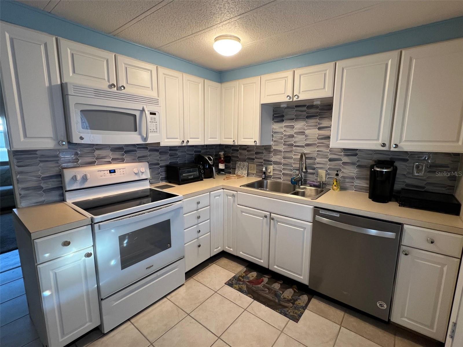 Image 6 of 29 For 220 Royal Palm Circle