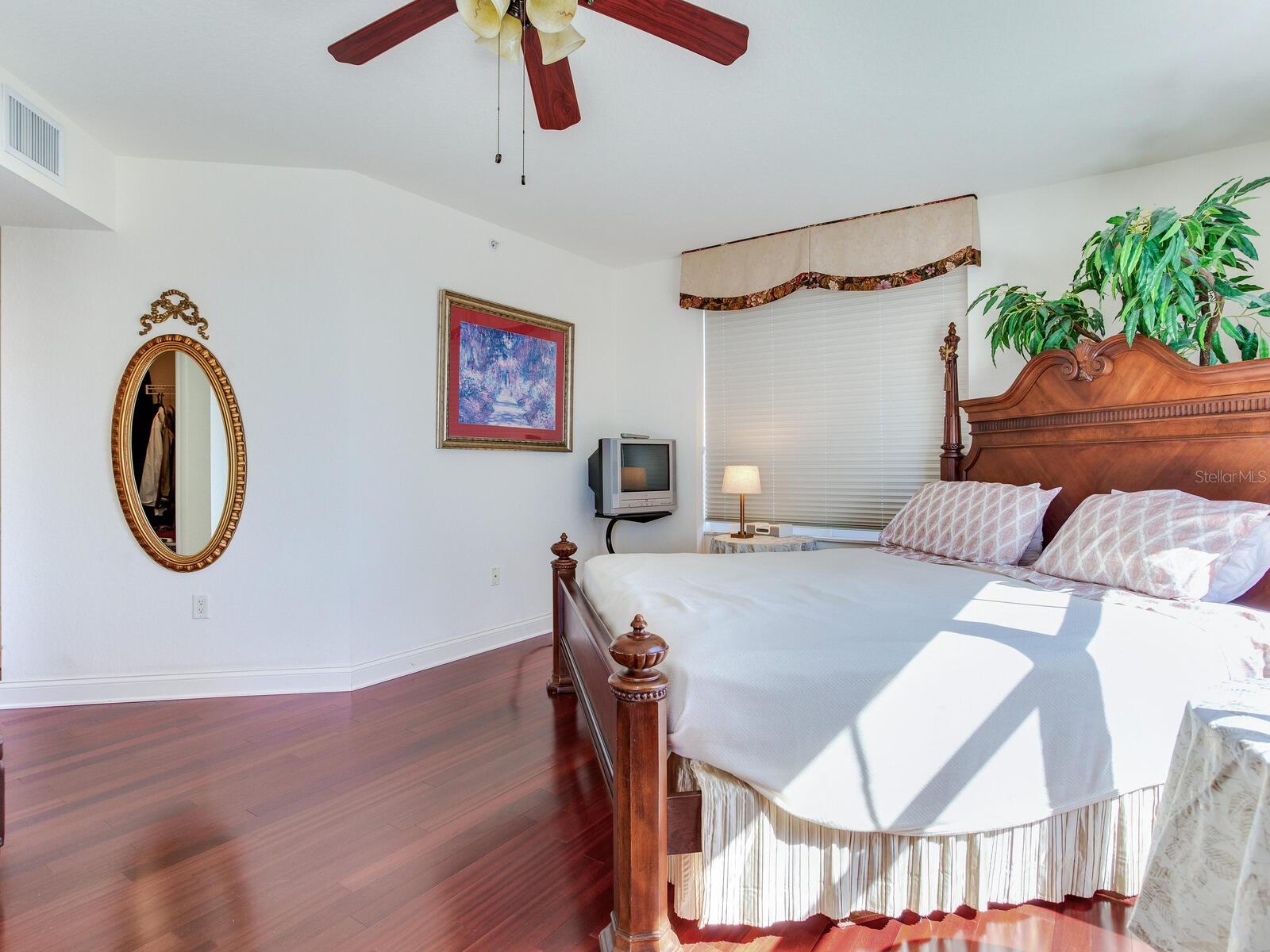 Listing photo id 27 for 11 San Marco Street 807