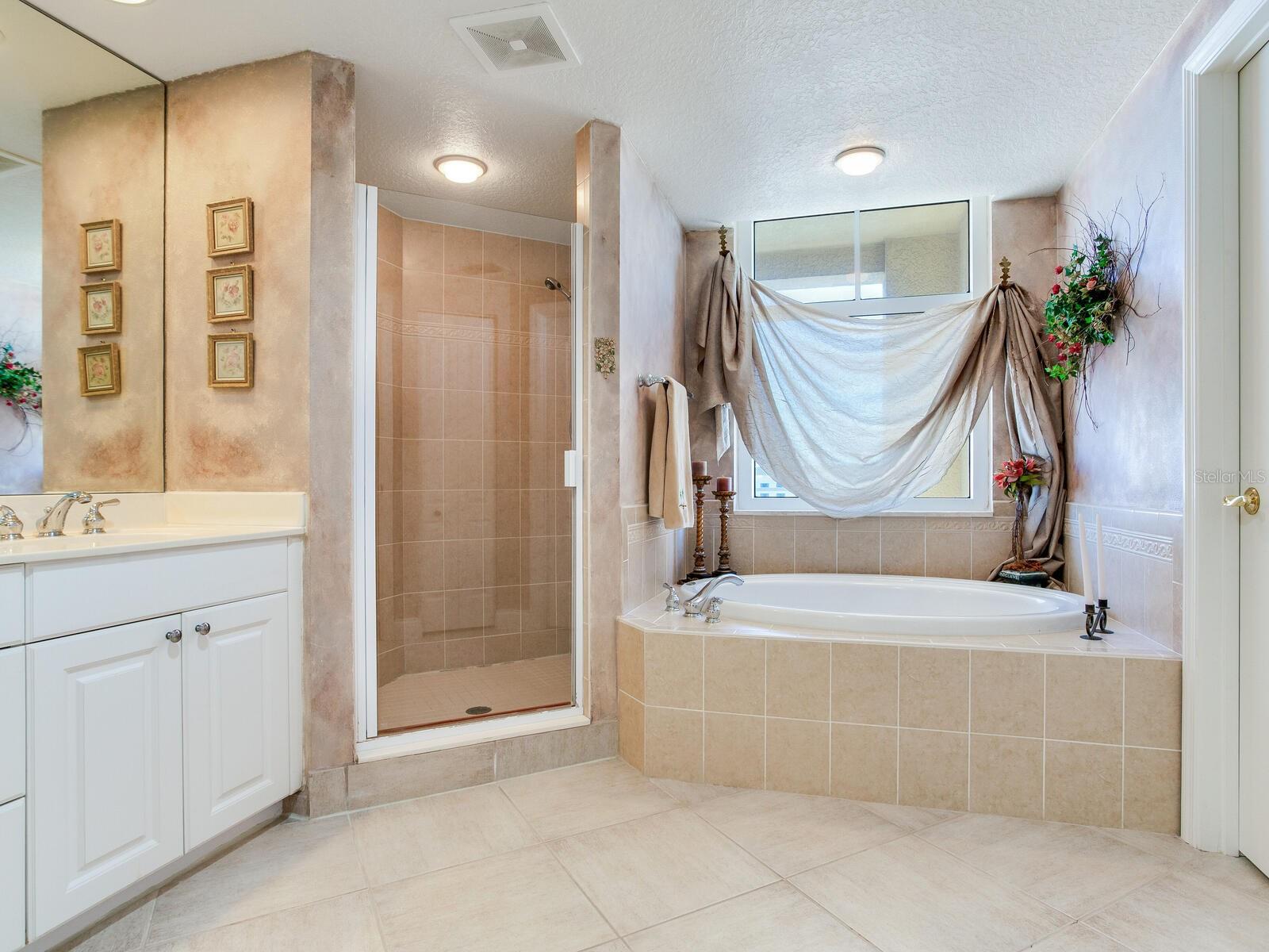 Listing photo id 28 for 11 San Marco Street 807